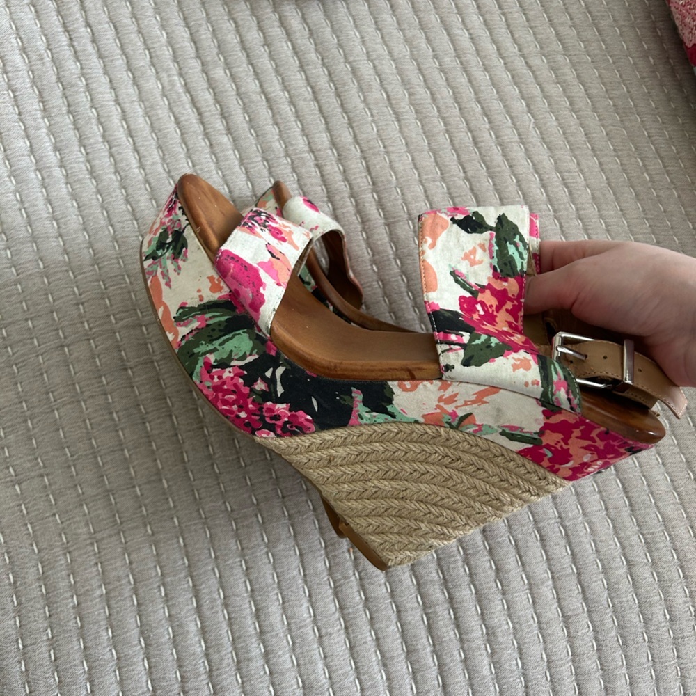 Floral platform heels